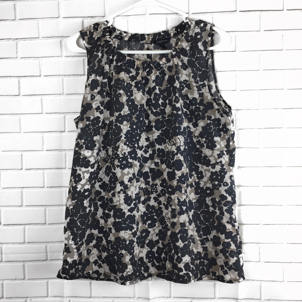 Banana Republic tank✨